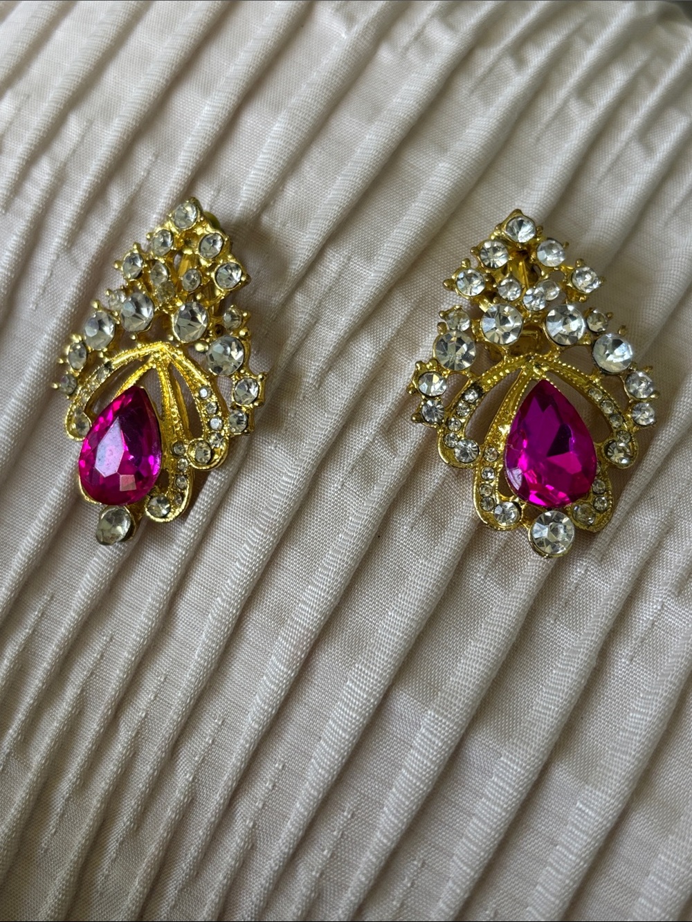 Vintage Gold-Tone Earrings Fuchsia Pink Teardrop Crystal Accents Barbiecore